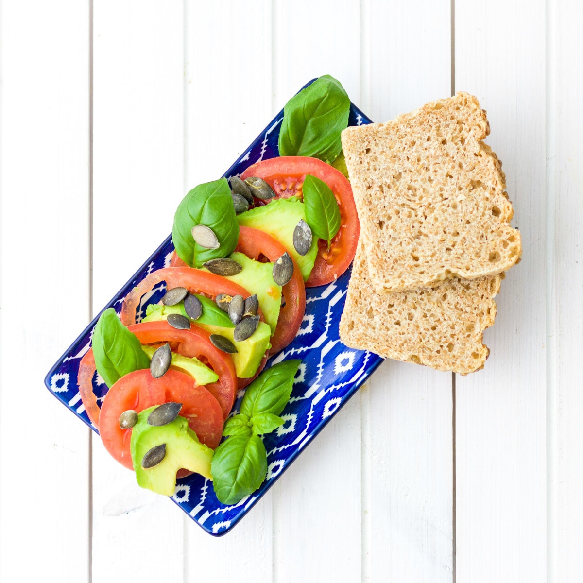 caprese z awokado