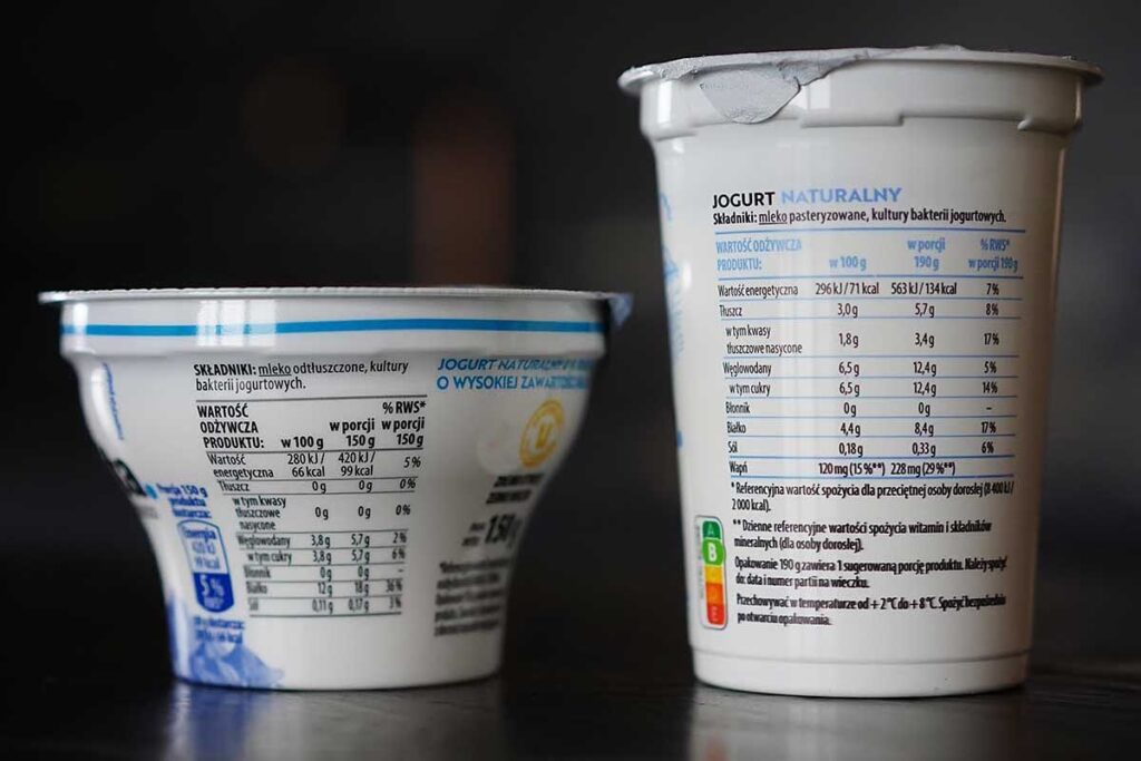 tabela wartości odżywczych jogurtu skyr i jogurtu naturalnego Fruvita