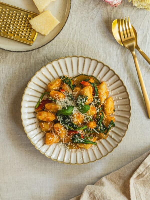 Gnocchi z pesto rosso