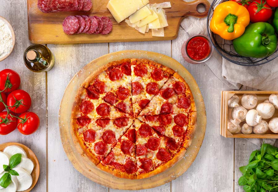 średnia pizza zamiast dużej to mała zmiana, która przyniesie realne oszczędności w kaloriach